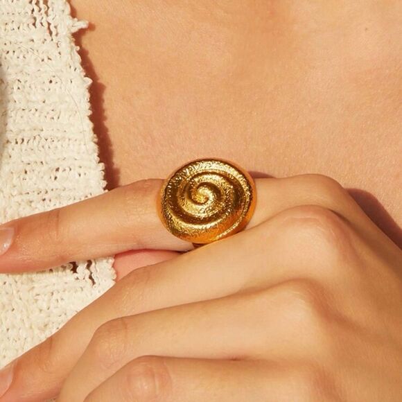 Anthropologie Jewelry - Gold seashell ring #1089